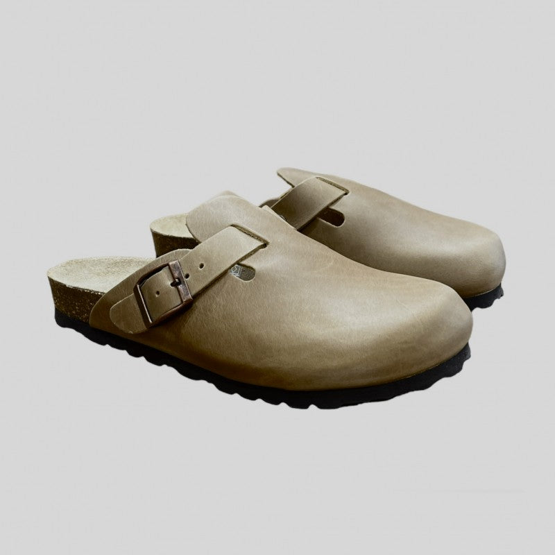 Sabot Natuned CH18 unisex in pelle oliata vista laterale ingresso piede